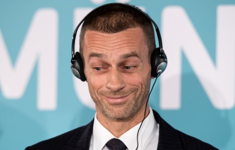 Президент УЕФА'Нива- смешной русский джип насмешка над автомобилем