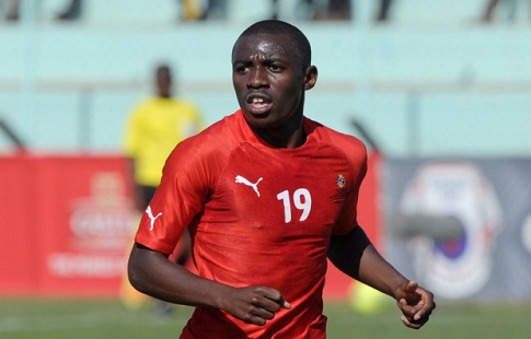 Намибийский футболист забил с центра поля самый несуразный гол года