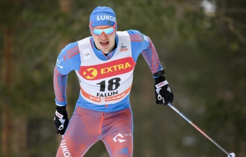 Лыжник Большунов победил в гонке на 15 км на турнире в Швеции Вылегжанин стал 2-м