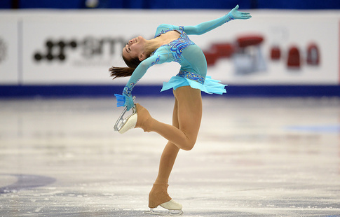 samie-shikarnie-porno-pod-yubkami-u-figuristok-na-ldu-russkoe-shortiki