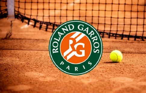 теннис касаткина в матче первого круга Roland Garros уверенно