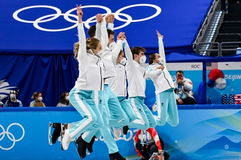 Олимпийские игры 2022 фигурное катание. Российские фигуристы на олимпиаде в пекине 2022. Ои 2022. Каток на олимпийских играх 2022. Российские фигуристы пекин 2022.