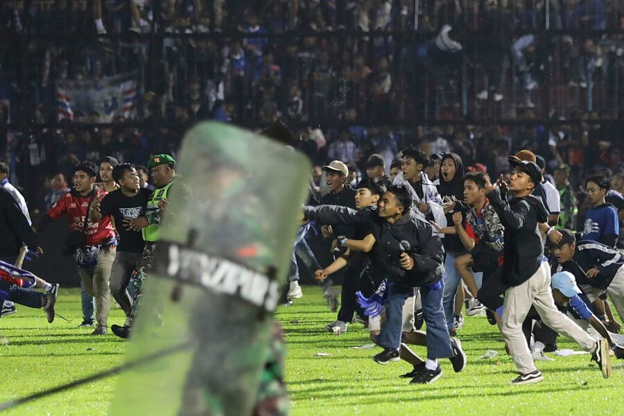 Число погибших на стадионе в Индонезии выросло до 174