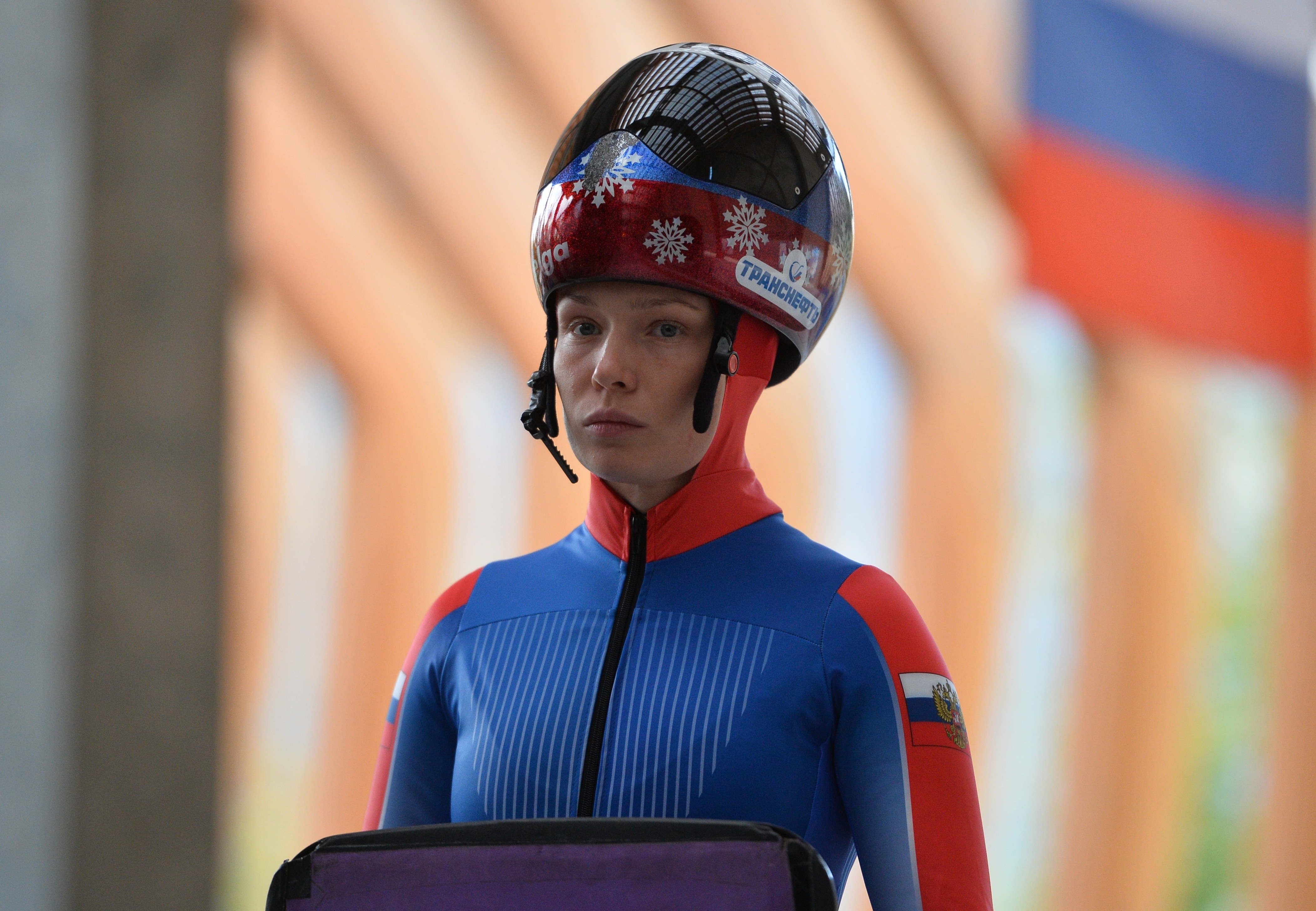 Поступок противоречащий. Аморальное поведение девиантное поведение. Отклоняющееся поведение в обществе. Девиантное поведение люди. Эффект недостаточного оправдания усилий.