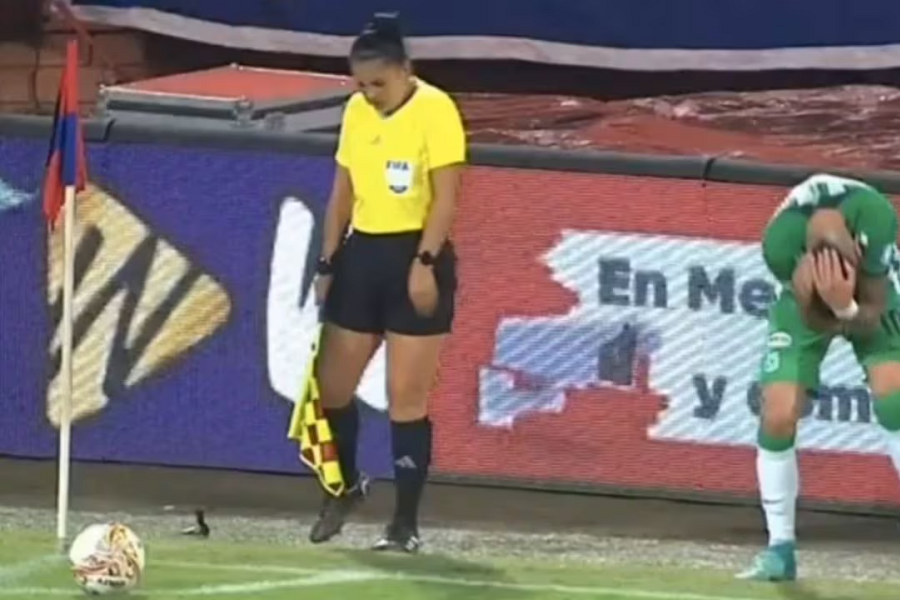 В футболиста бросили нож во время матча чемпионата Колумбии