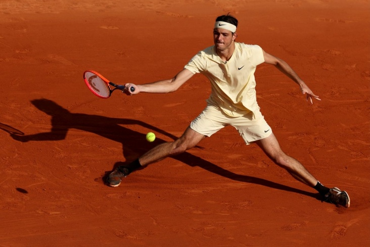 Американский теннисист Фритц выразил недовольство качеством корта в Мадриде после поражения от Рублёва