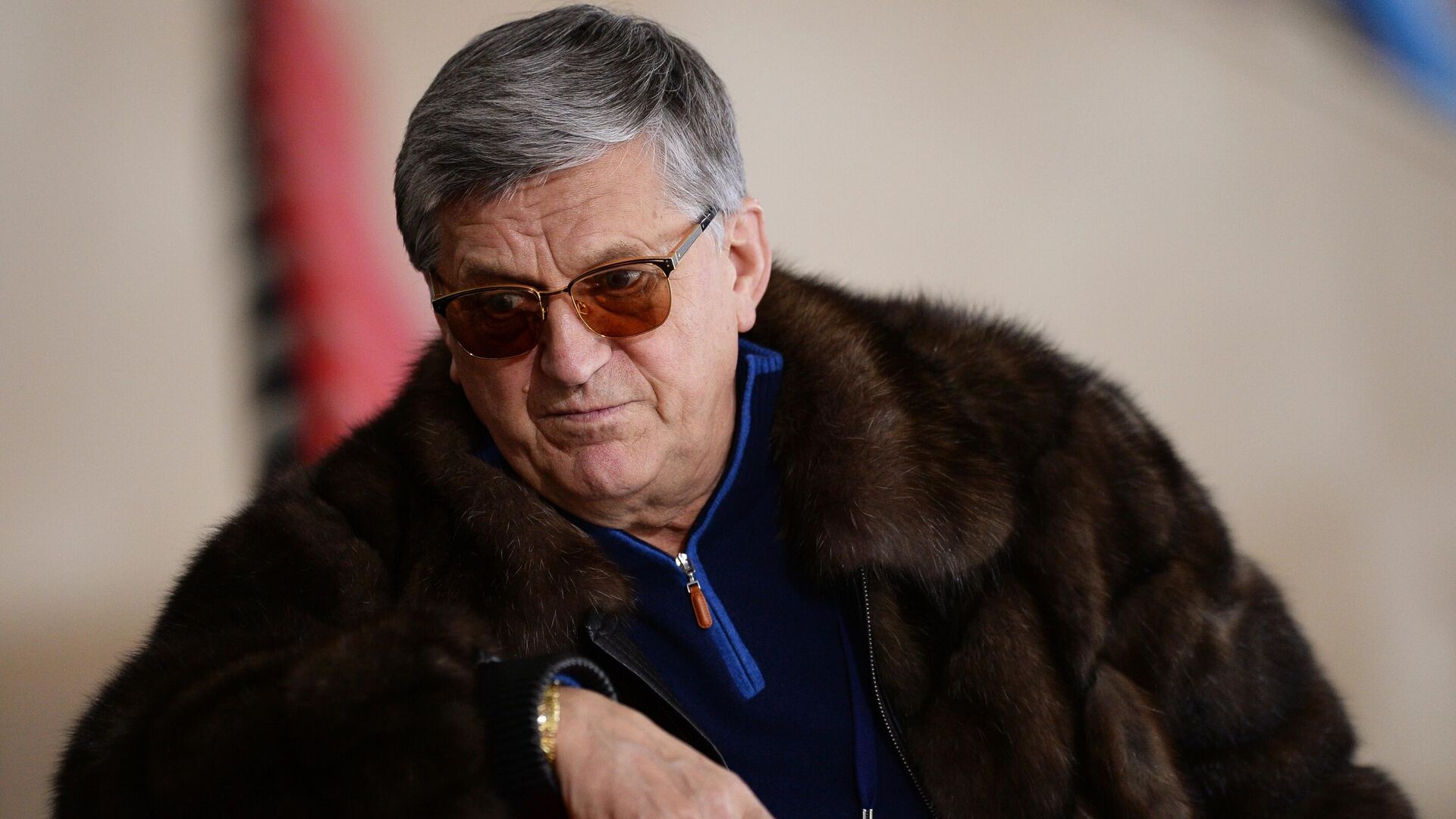 Александр Тихонов: "России надо ахнуть так, чтобы ложки в руках не держались"