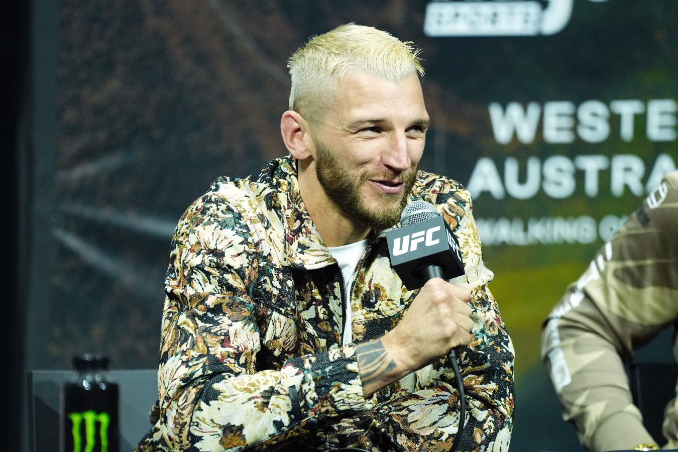 Дэн Хукер выразил уверенность в том, что нокаутирует Царукяна