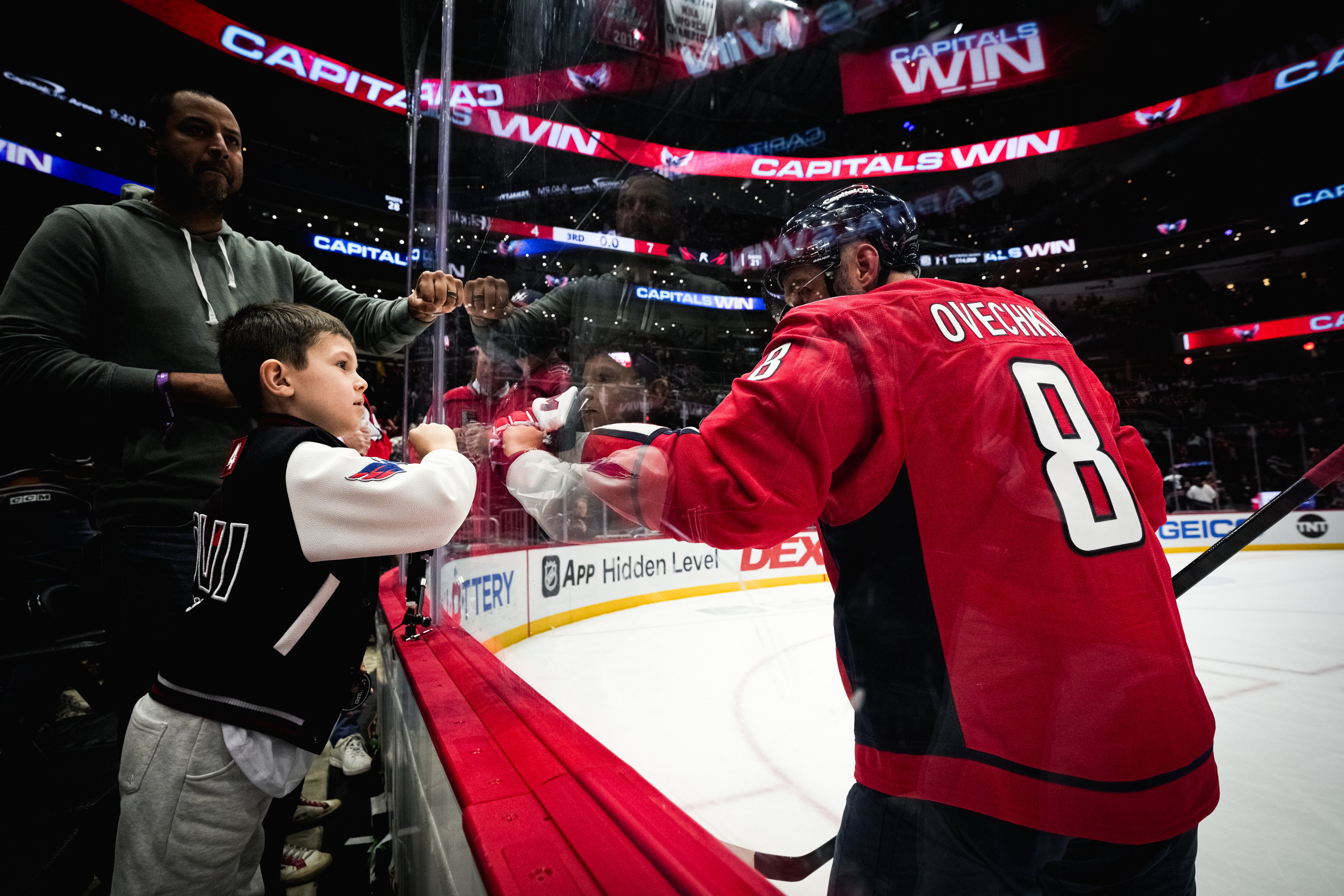 Овечкин вплотную подошёл к Сакику в споре за 10-е место гонки бомбардиров НХЛ