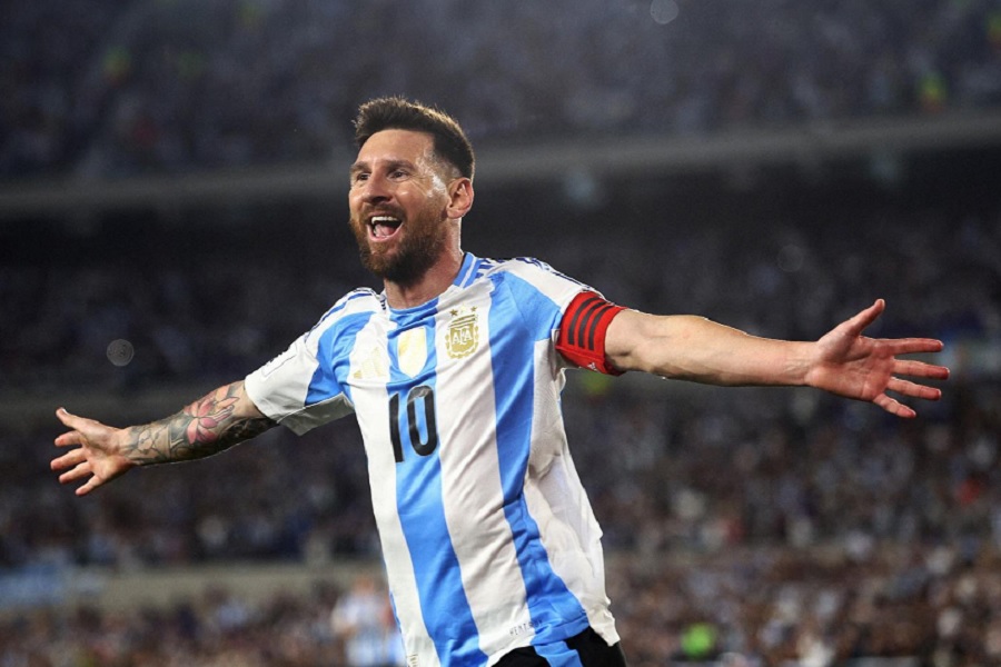 Опубликовано фото уничтоженной вандалами статуи Месси в Аргентине