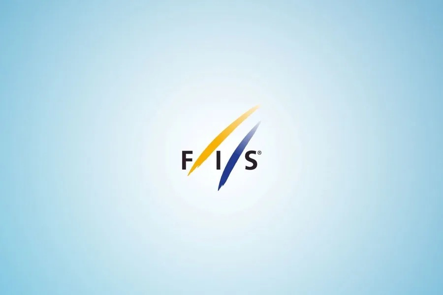 Семь спортсменов из России за сутки получили нейтральный статус в FIS