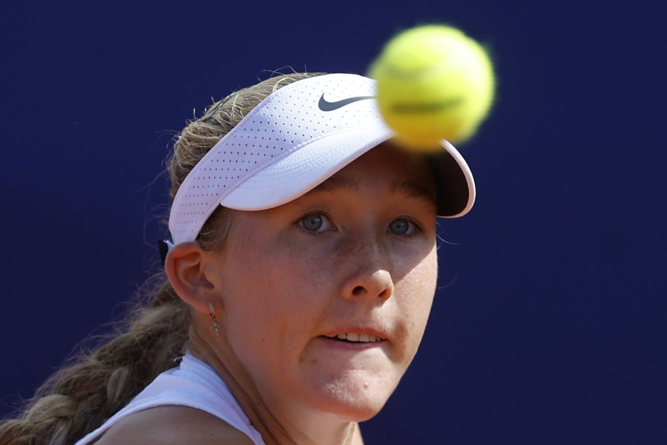 Фото: Мирра Андреева заплакала после поражения от Мбоко