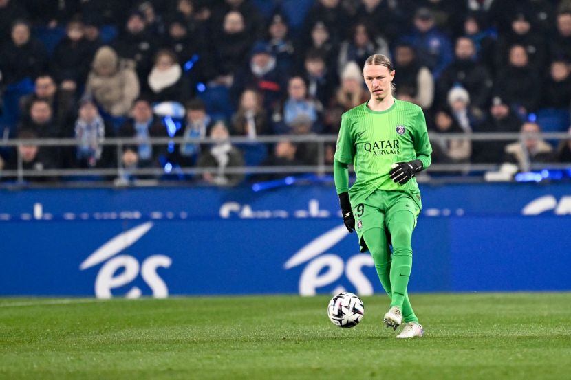 Энрике пошутил на тему возможного участия Сафонова в матче с Монако