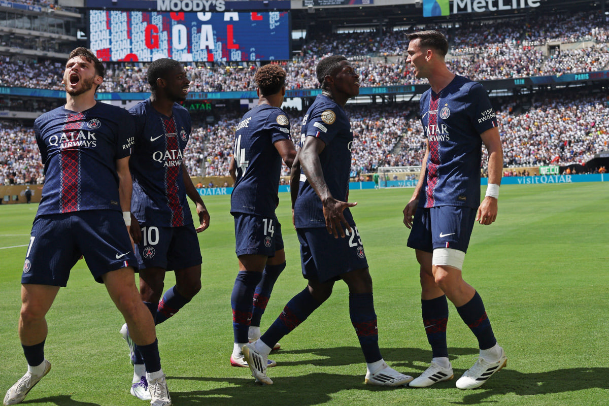 Игроки ПСЖ празднуют победу