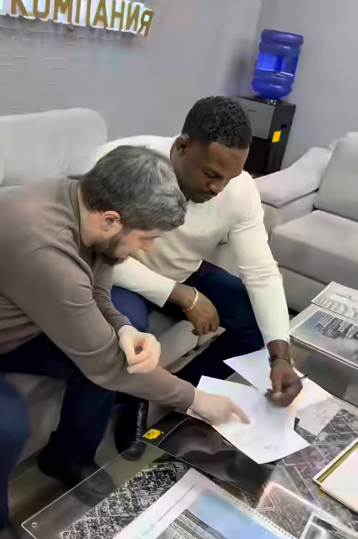 Экс-чемпион UFC Джонс приобрёл квартиру в Грозном