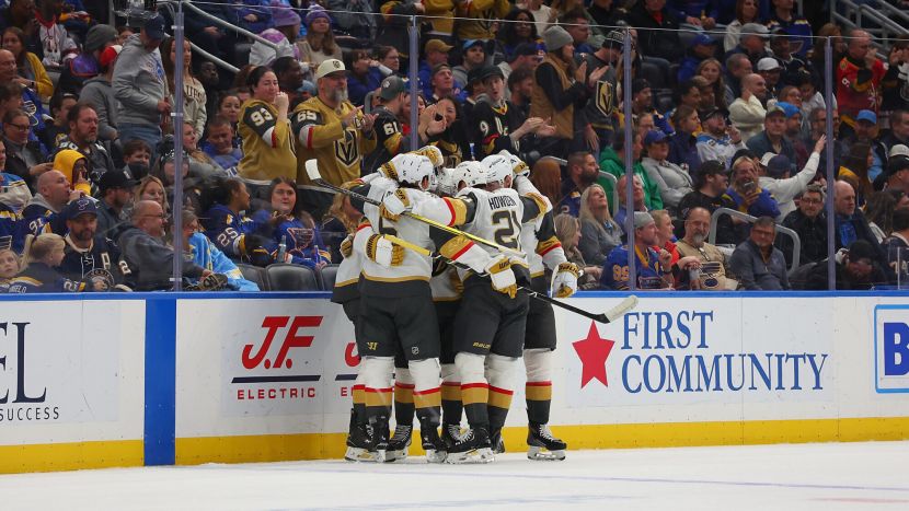 Павел Дорофеев и игроки Вегаса