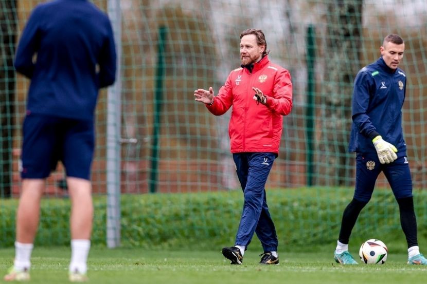 Валерий Карпин