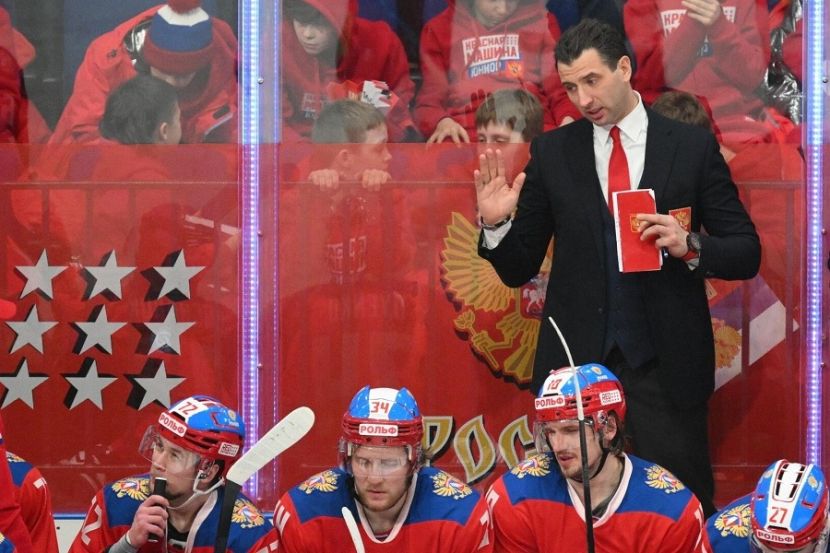 Роман Ротенберг и хоккеисты сборной России