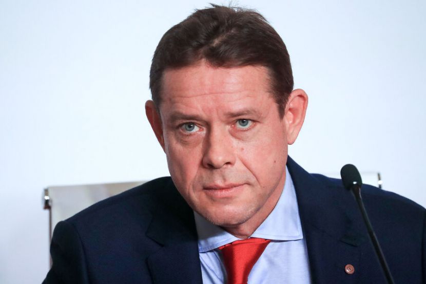 ����� ����