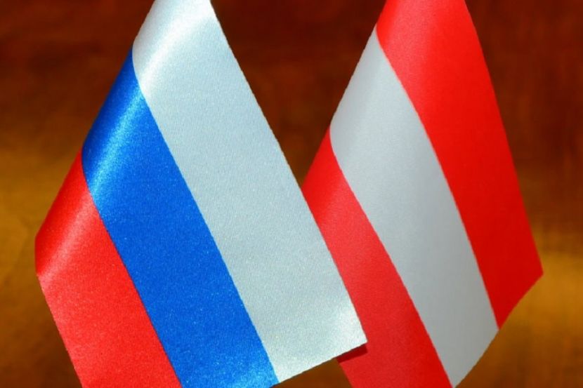 Флаги России и Австрии