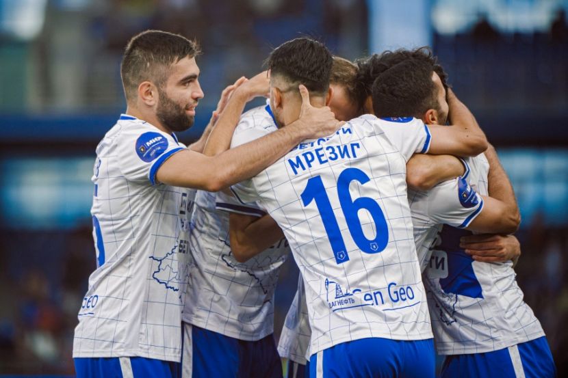 Футболисты махачкалинского "Динамо"