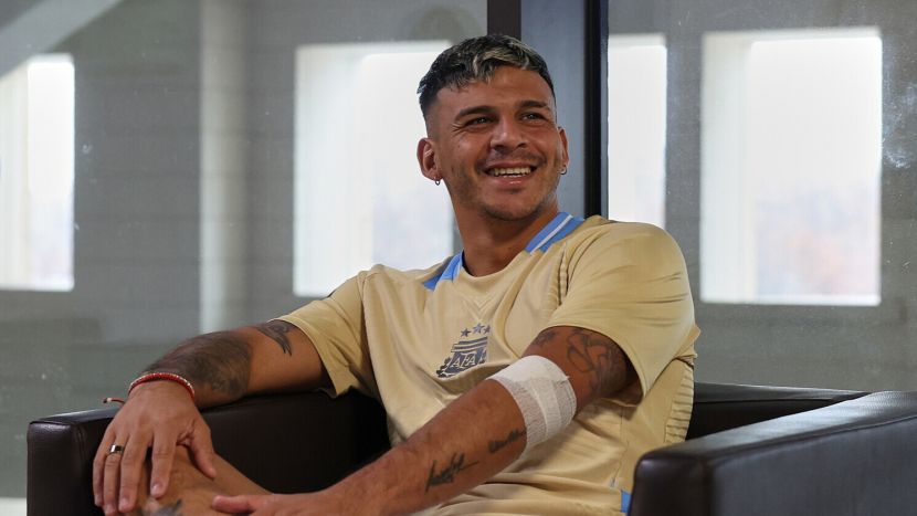 ����� ����