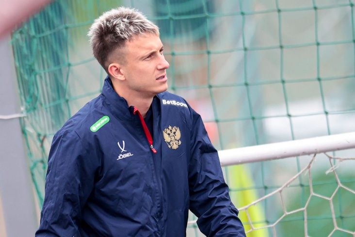 Александр Головин
